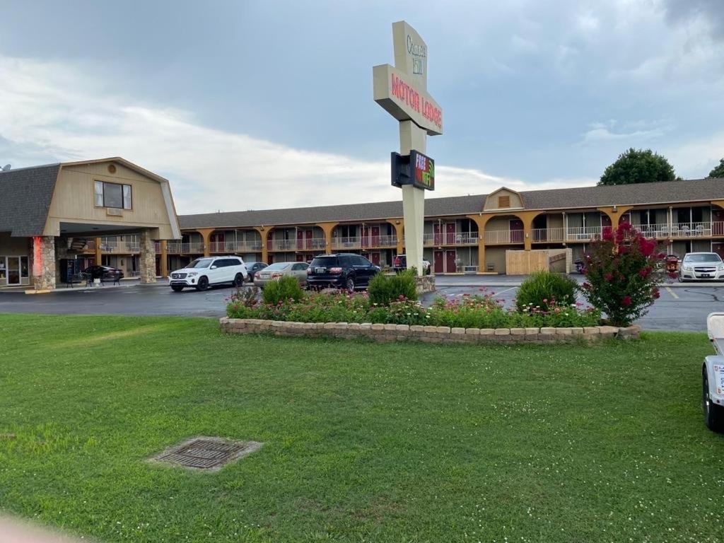 Conner Hill Motor Lodge Пиджен Фордж Екстериор снимка