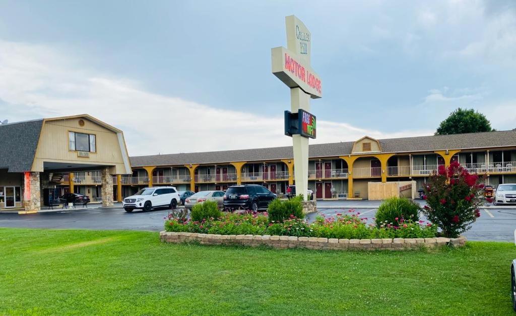Conner Hill Motor Lodge Пиджен Фордж Екстериор снимка