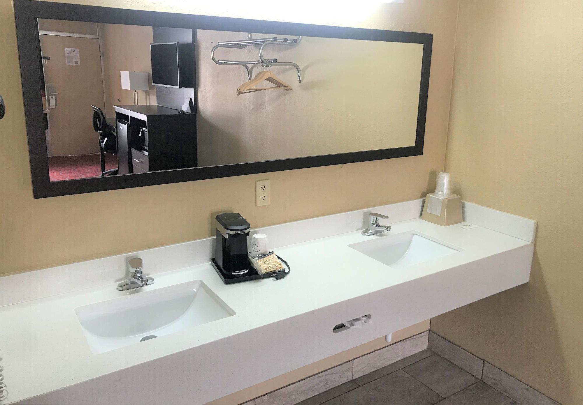Conner Hill Motor Lodge Пиджен Фордж Екстериор снимка