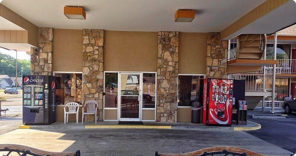 Conner Hill Motor Lodge Пиджен Фордж Екстериор снимка