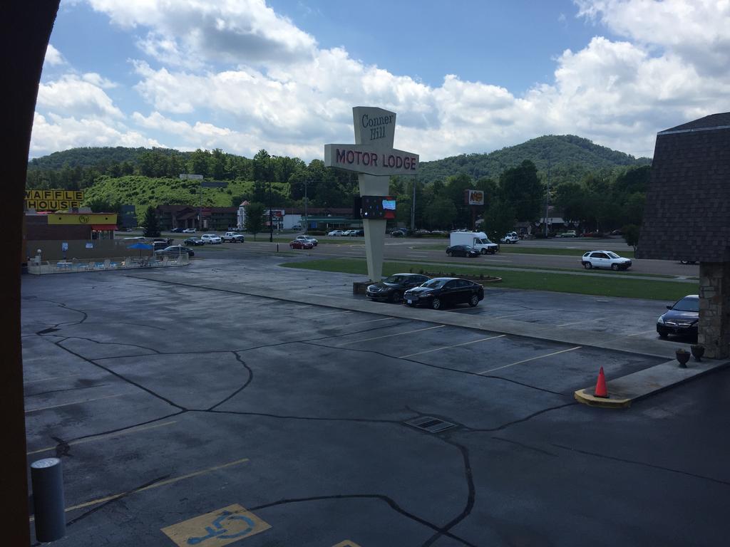 Conner Hill Motor Lodge Пиджен Фордж Екстериор снимка